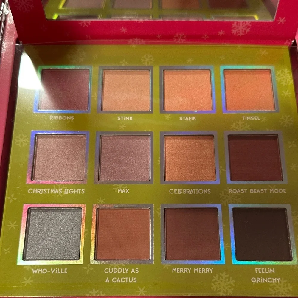 Grinch Eyeshadow and Complexion Palettes and Brush Set.